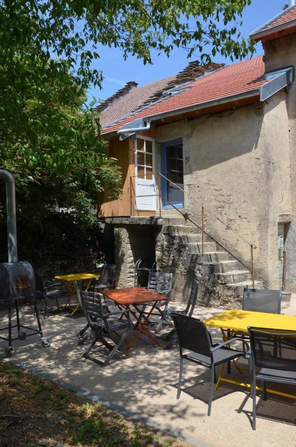 Les Du Passage: Le Nid Apartment